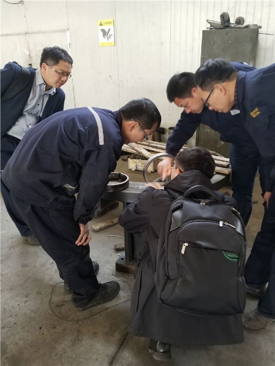 軸承檢查現(xiàn)場