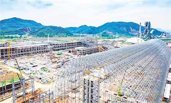 建設中的華新（陽新）億噸機制砂石項目一角