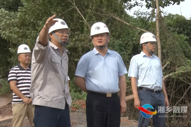 趙新文實(shí)地查看韶峰南方綠色建材產(chǎn)業(yè)園項(xiàng)目建設(shè)現(xiàn)場(chǎng)